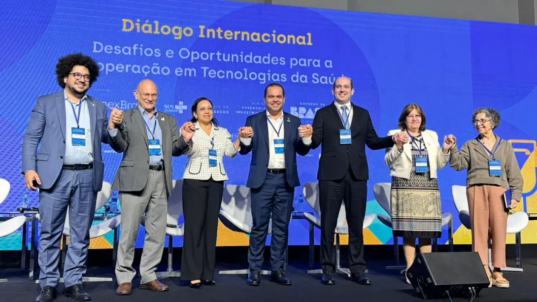 Participación en el Panel 2: Oportunidades de Cooperación Internacional y la Regulación Sanitaria como vector de desarrollo.